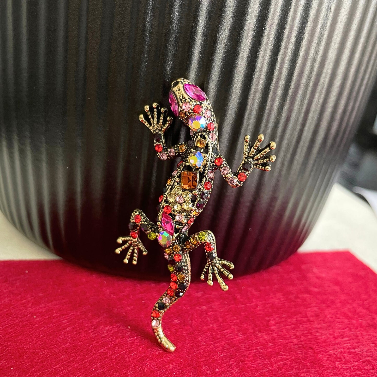 Retro Small Lizard Brooch