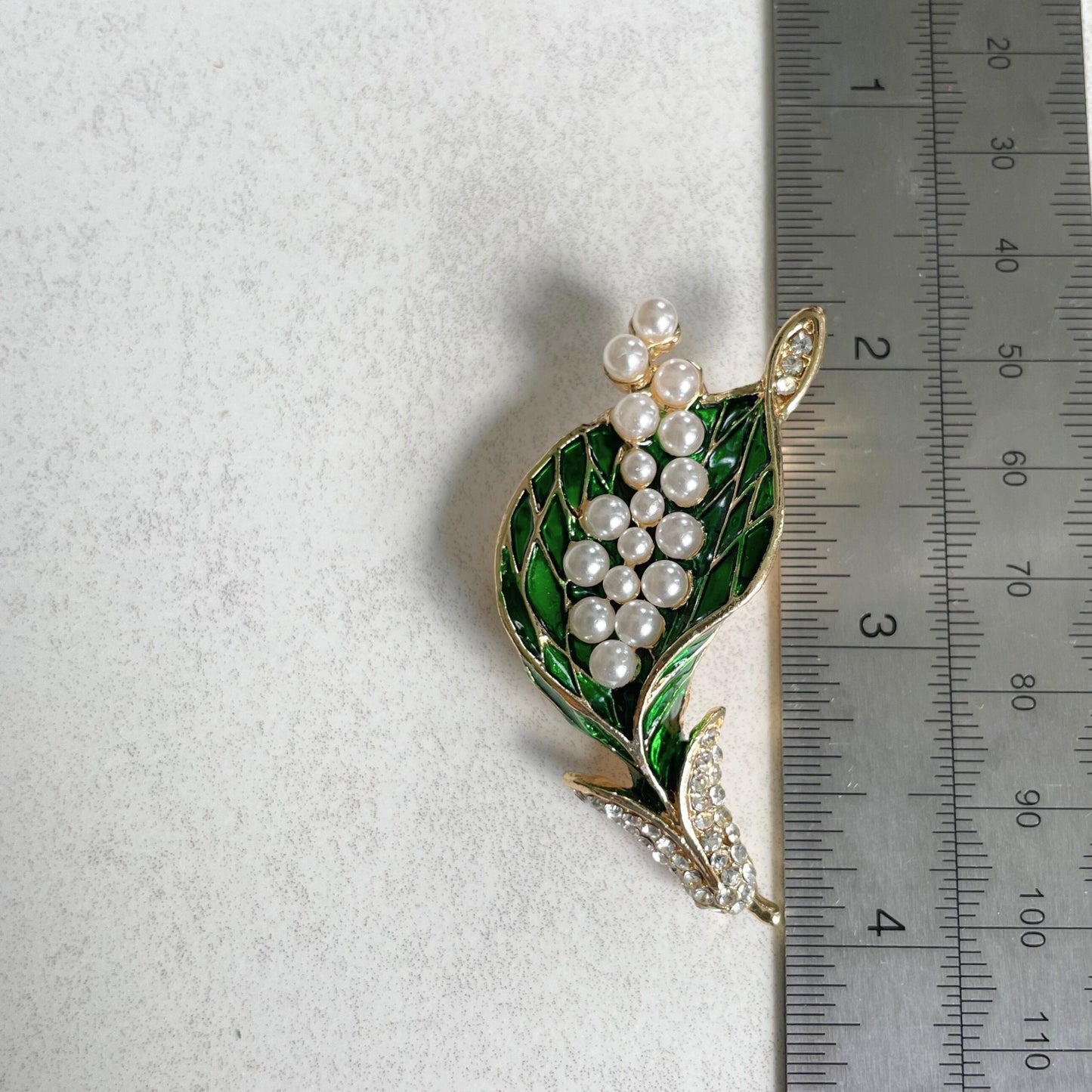 White flower pearl gold pin brooch