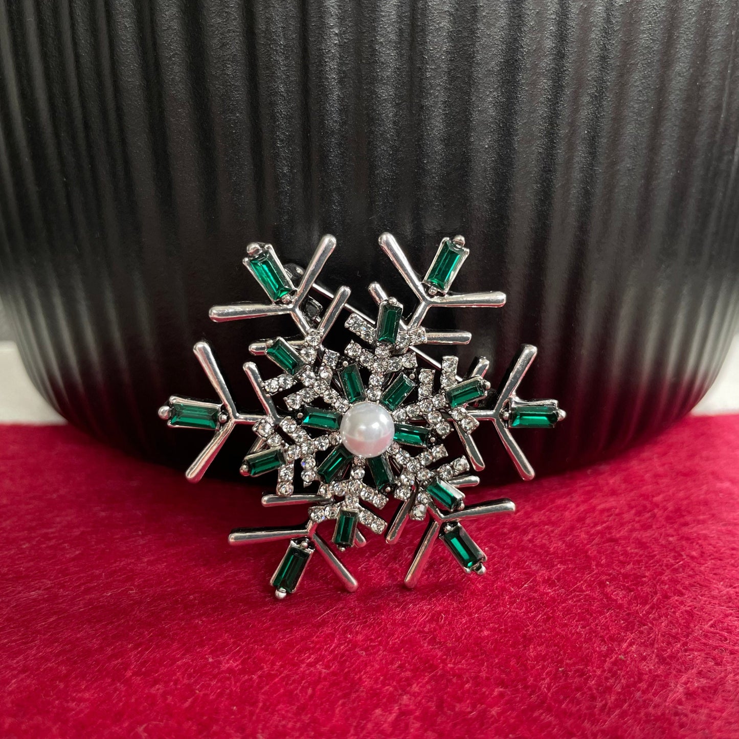 Green emerald flower silver pin brooch pendent
