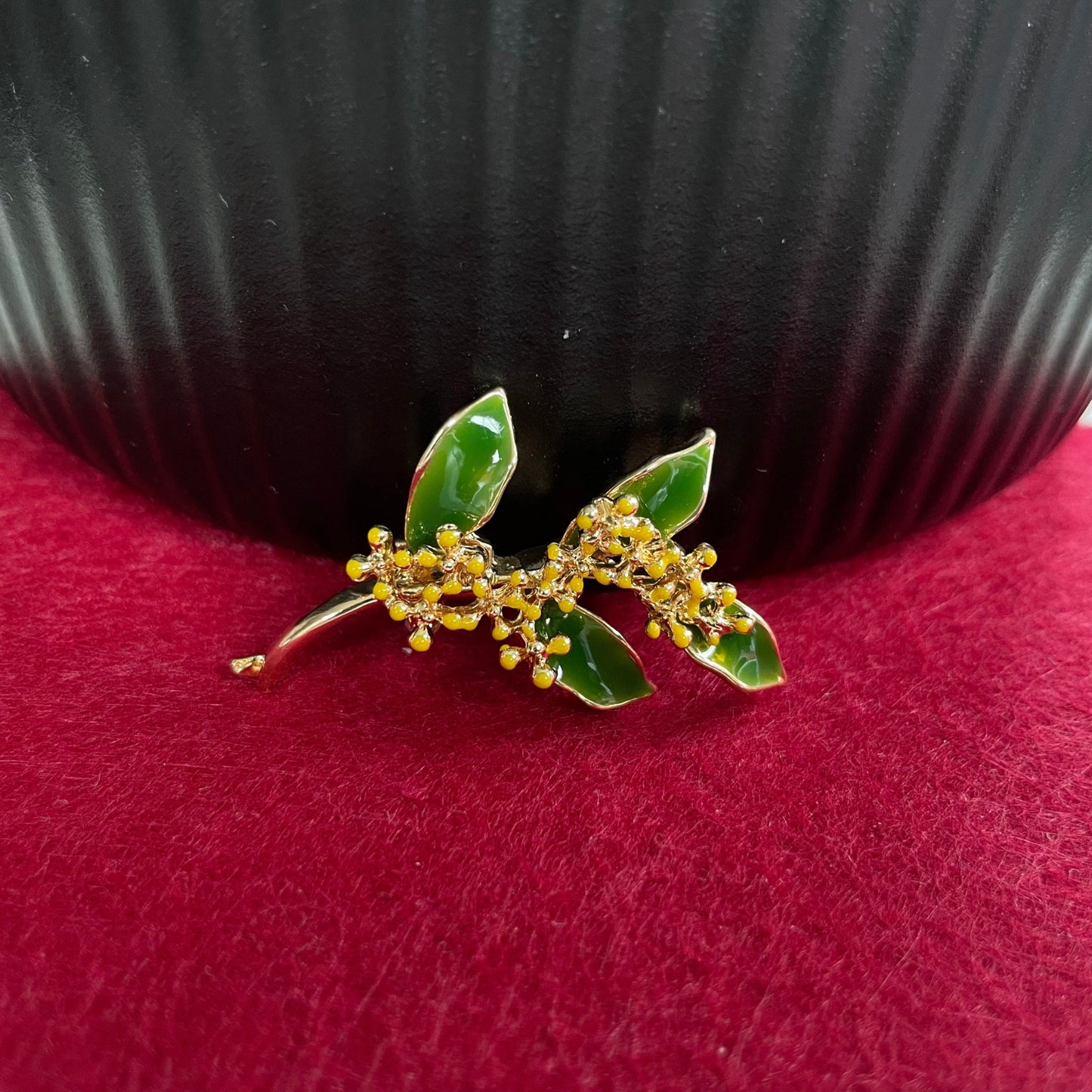 Tree branch yellow flower gold pin brooch