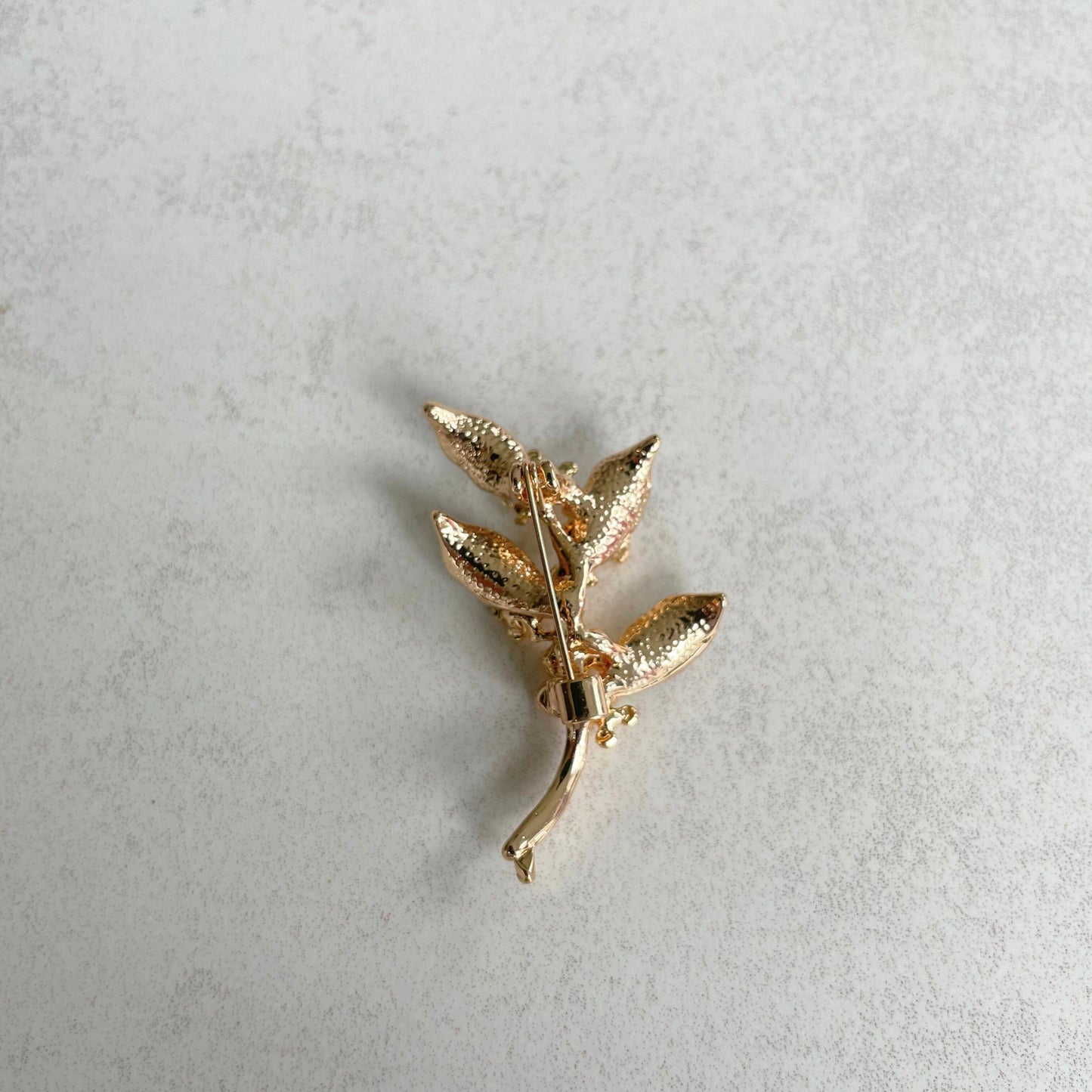 Tree branch yellow flower gold pin brooch