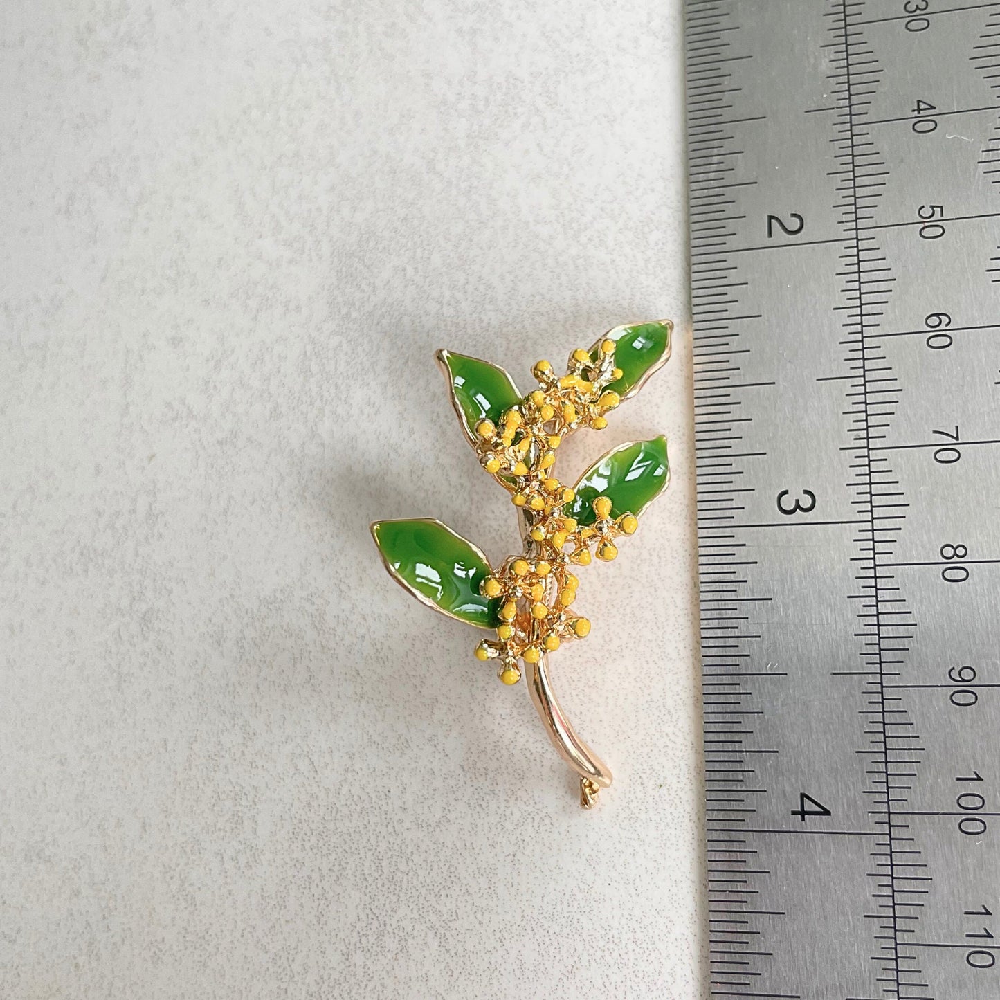 Tree branch yellow flower gold pin brooch