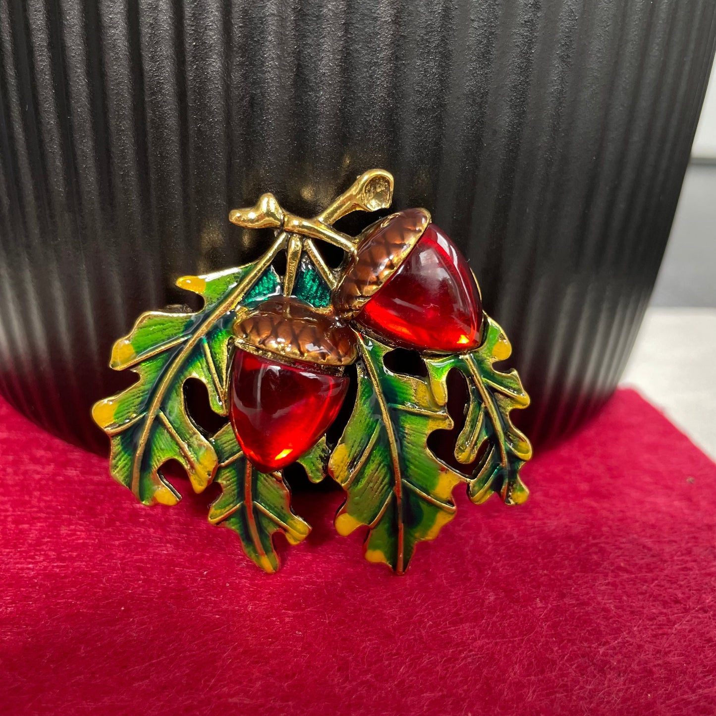 Vintage style amber acorn oak leaf gold pin brooch