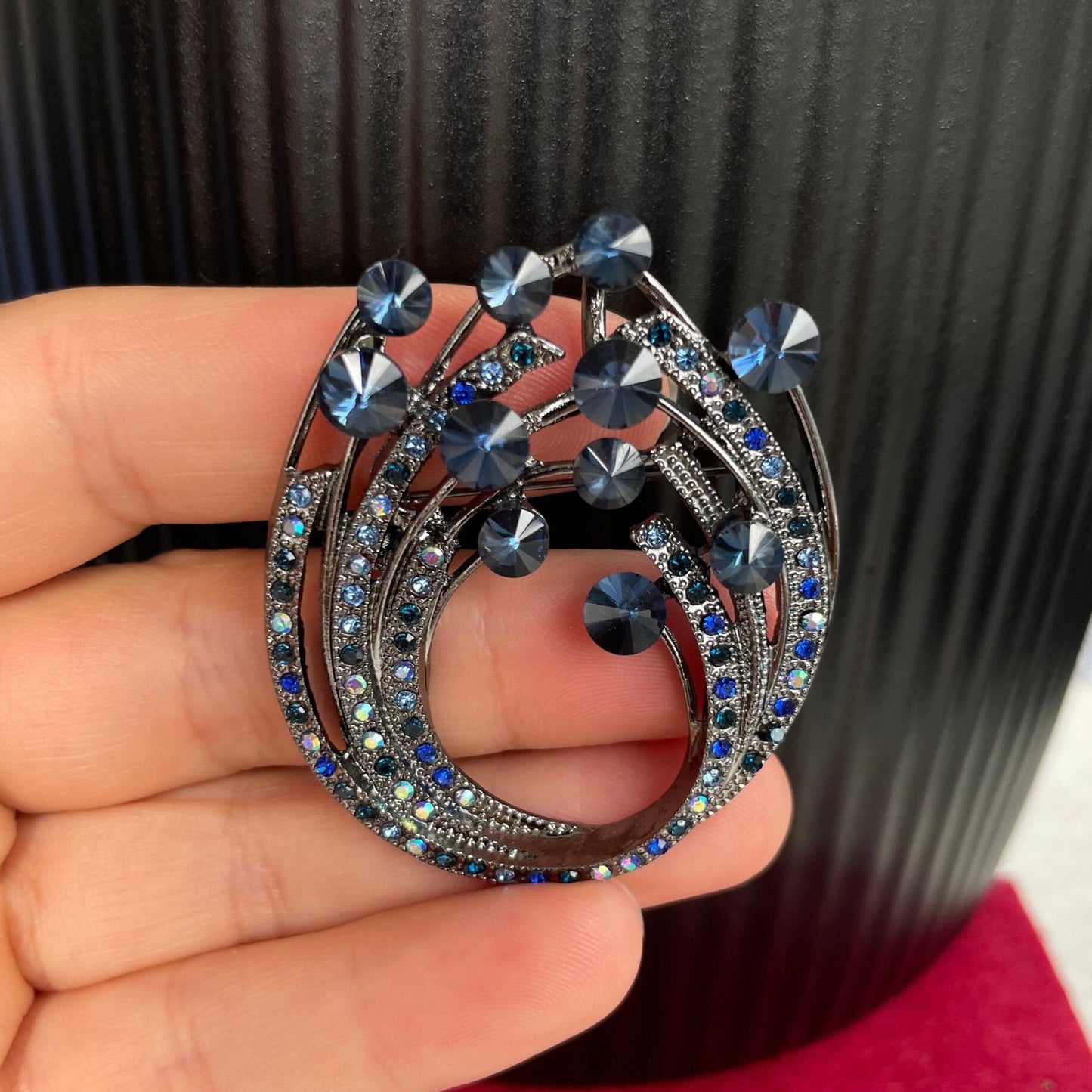 Vintage style blue sapphire silver pin brooch