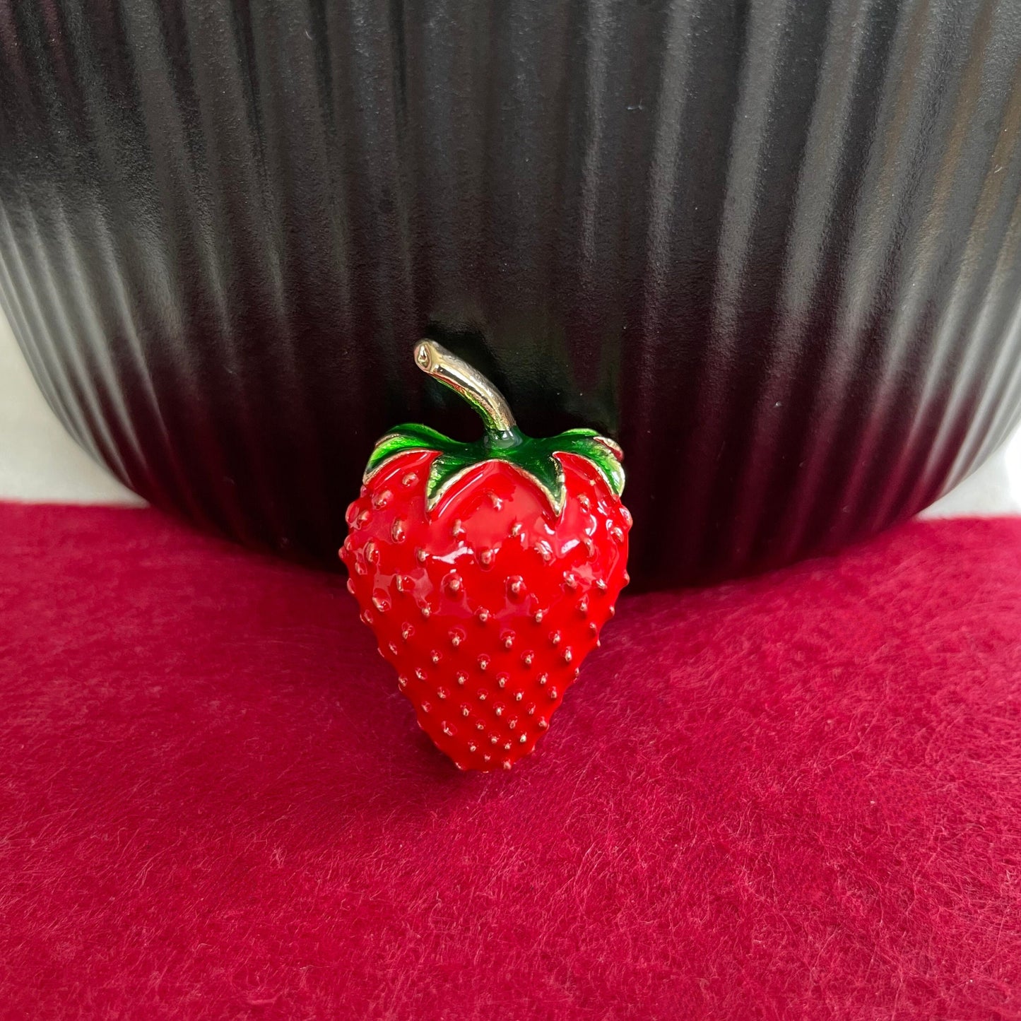 Retro red enamel strawberry gold pin brooch