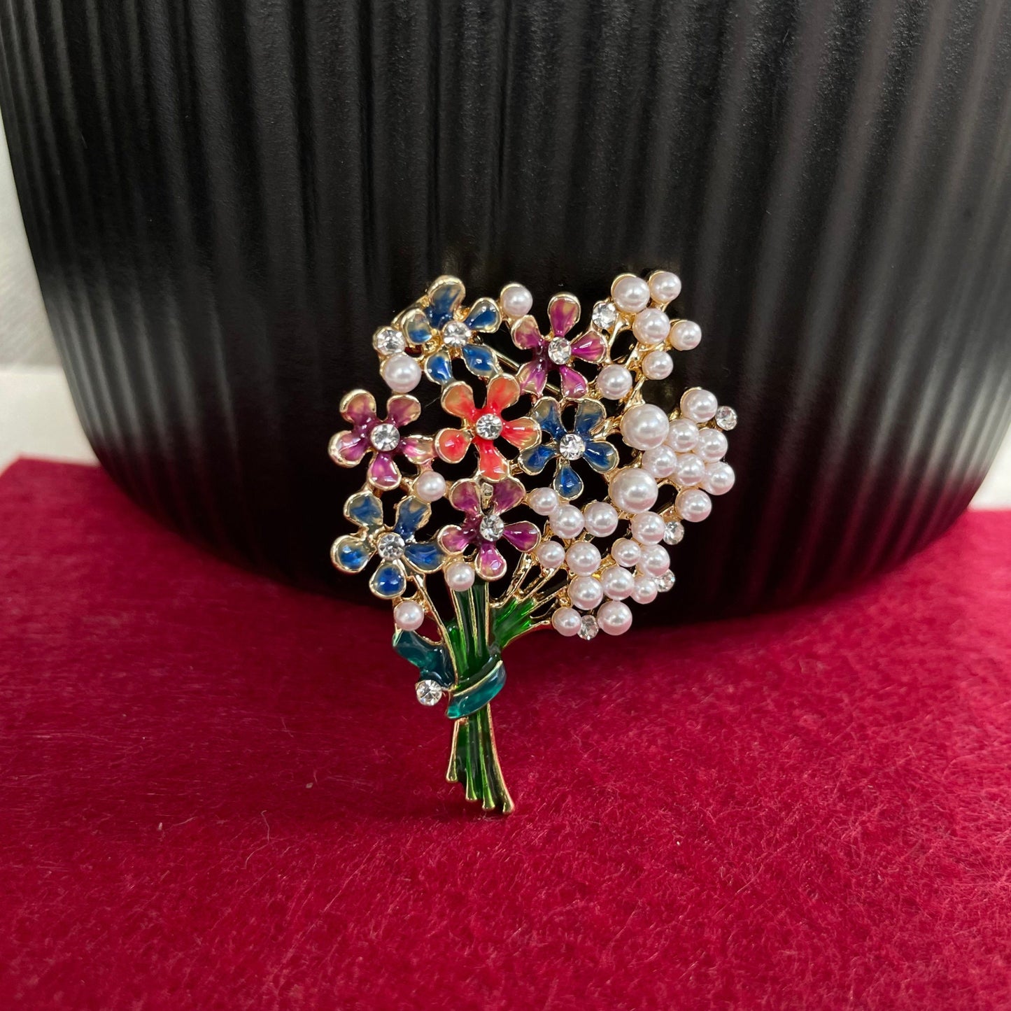 Delicate multicoloured flowers bouquet pearls gold pin brooch