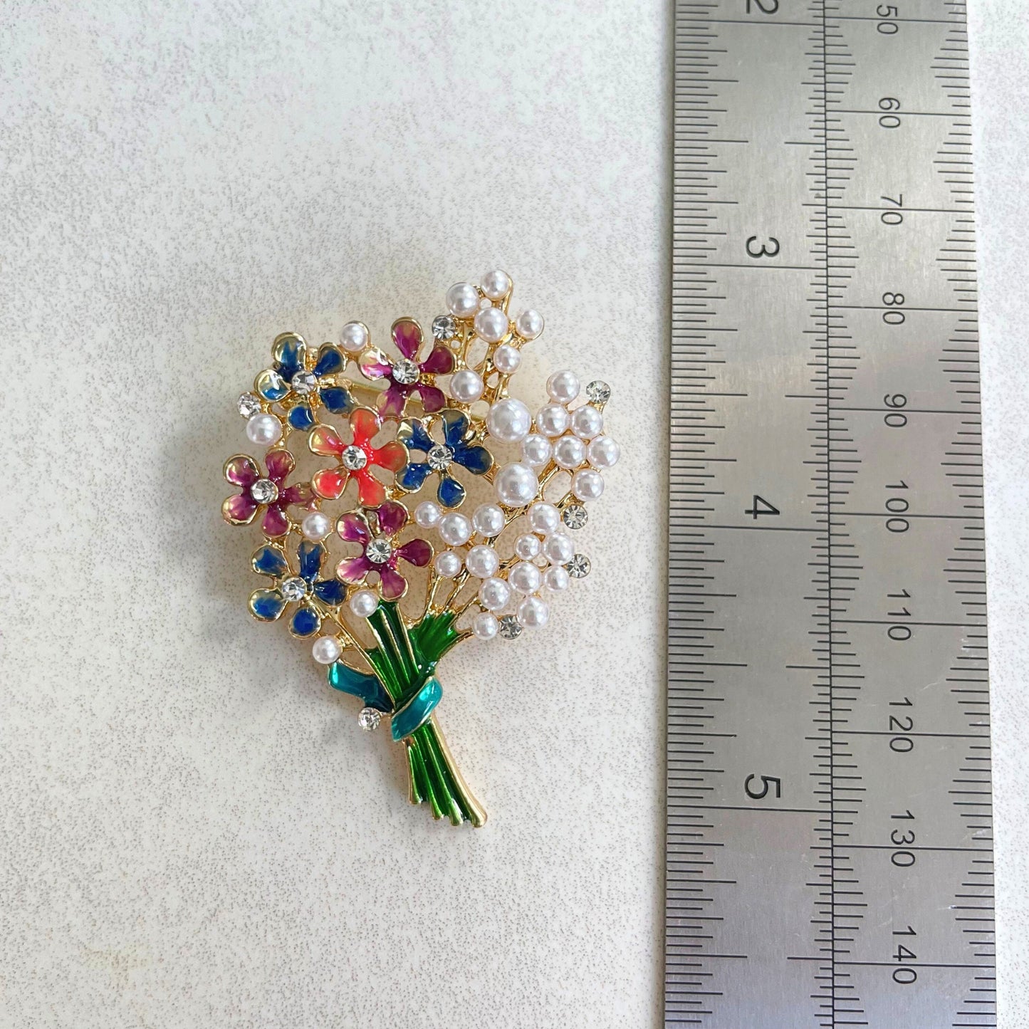 Delicate multicoloured flowers bouquet pearls gold pin brooch