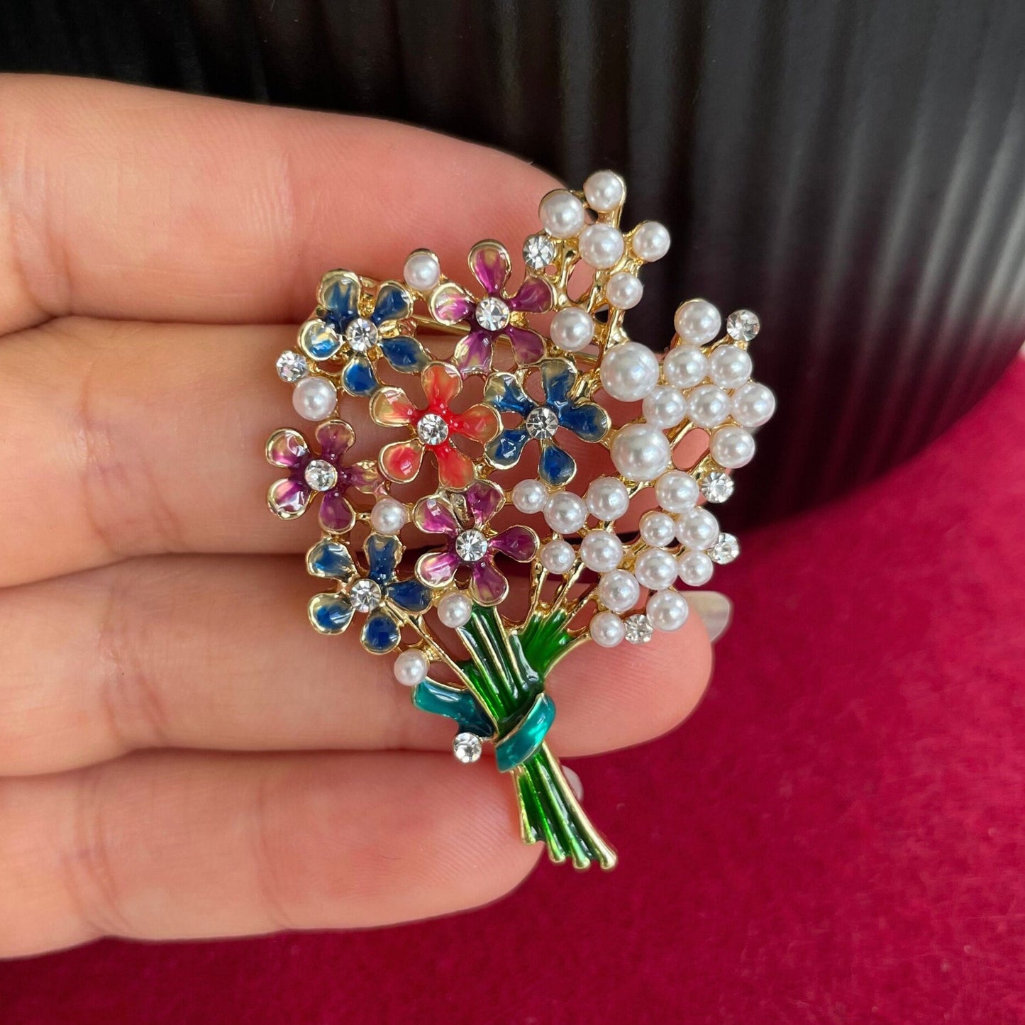 Delicate multicoloured flowers bouquet pearls gold pin brooch