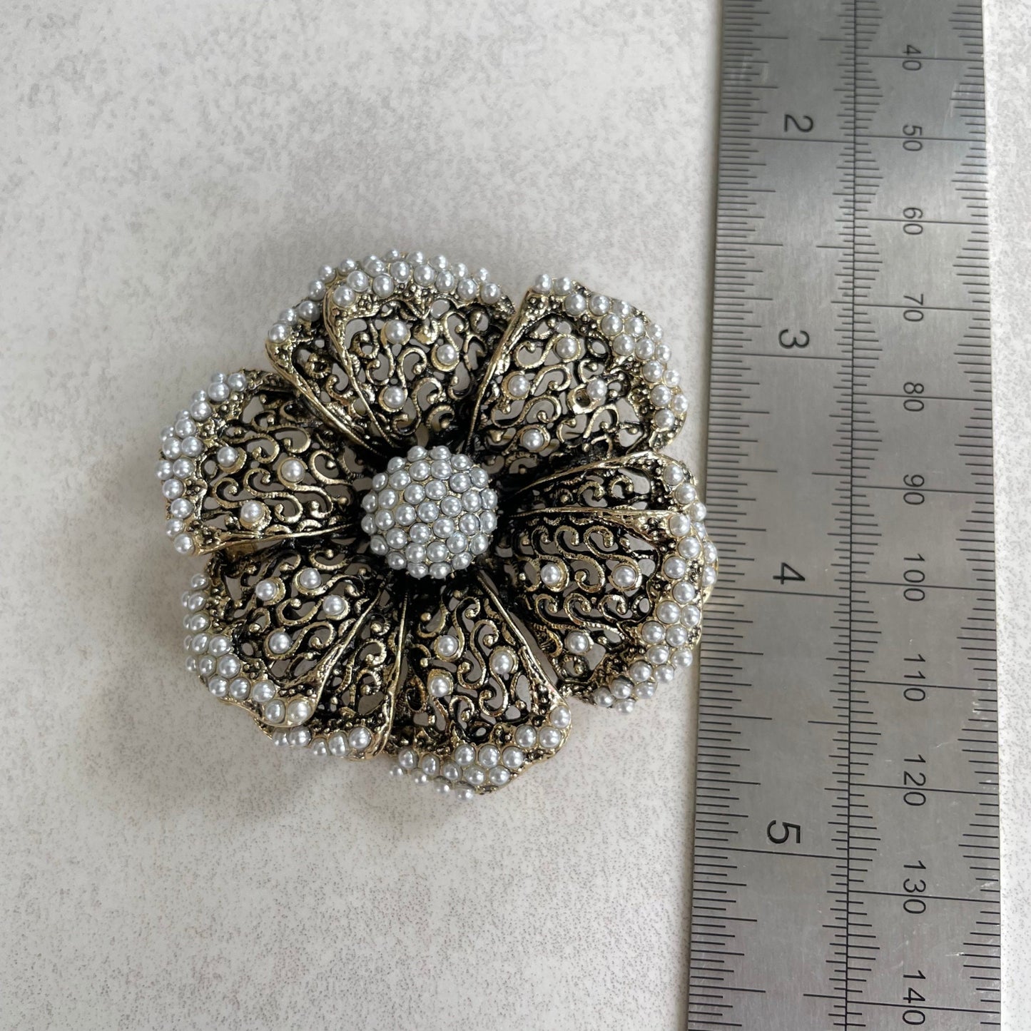 Vintage style large pearl flower gold pin brooch