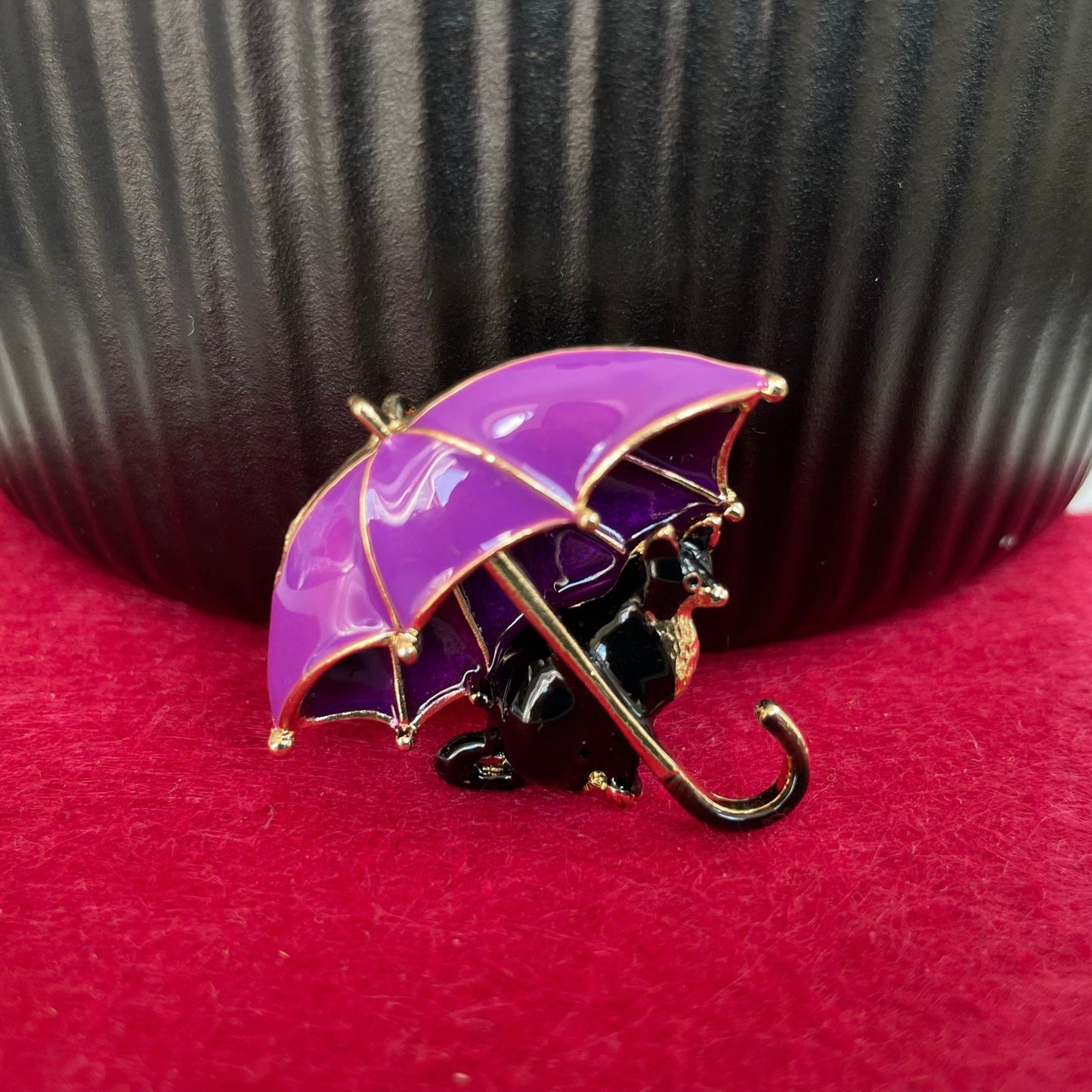 Charming purple umbrella black cat gold pin brooch