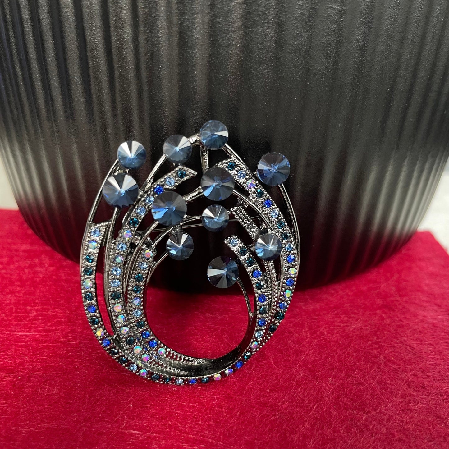 Vintage style blue sapphire silver pin brooch
