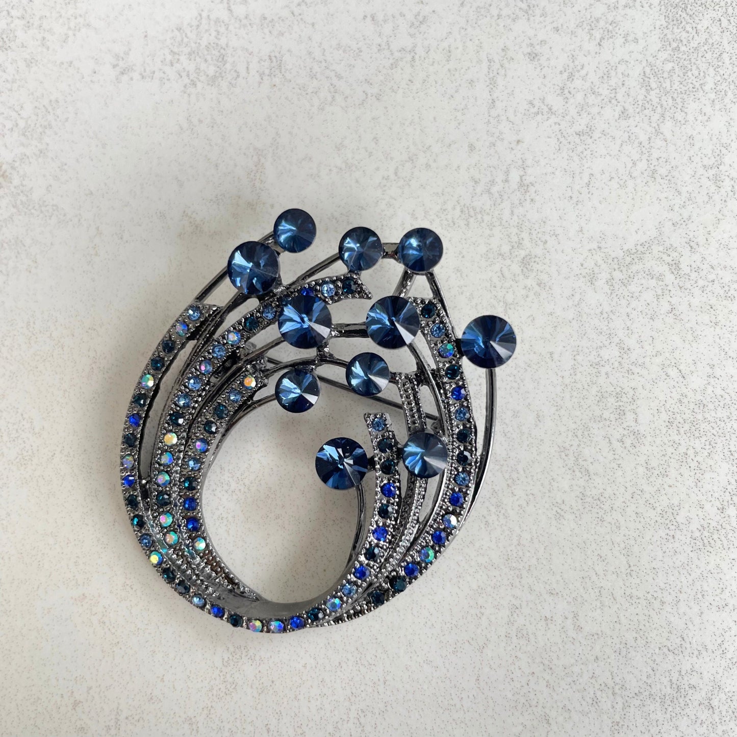 Vintage style blue sapphire silver pin brooch