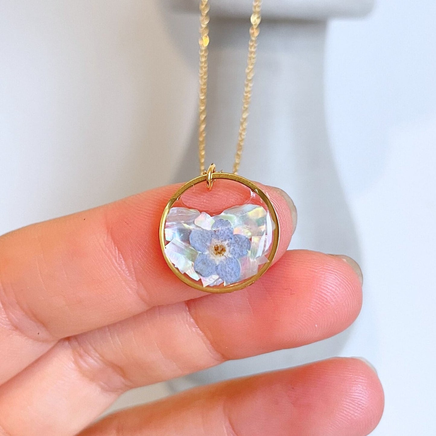 Forget Me Not Flower Shell Circle Pendant Necklace