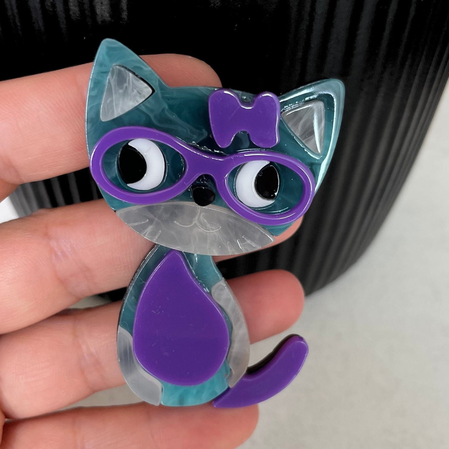 Art Deco charming purple & blue cat acrylic pin brooch