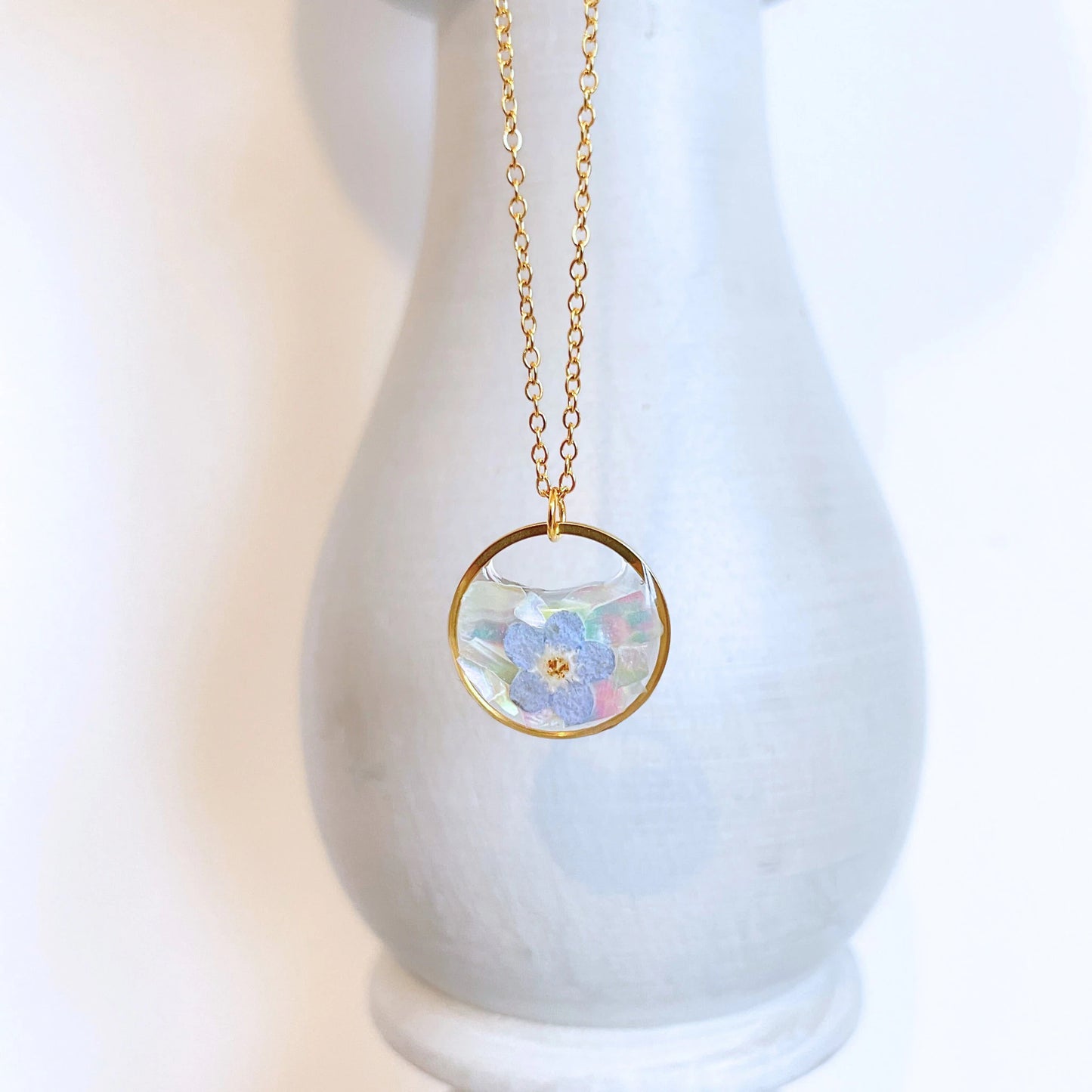 Forget Me Not Flower Shell Circle Pendant Necklace
