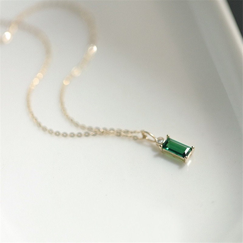 Minimalist Green Emerald Baguette Pendant Necklace,Minimalist Necklace ,Thin Chain Necklace ,Sterling Silver Necklace,Classic Cz Necklace
