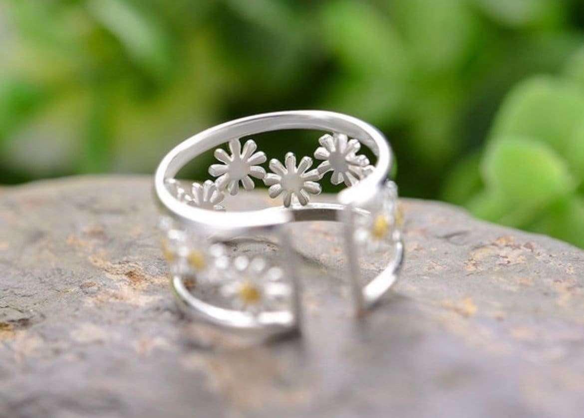 Dainty Daisy Flower Ring-Delicate Ring-Sterling Silver Daisy Ring-Band Ring-Wide Band Ring-Gift For Her-Summer Ring-Birthday Gift-Elegant