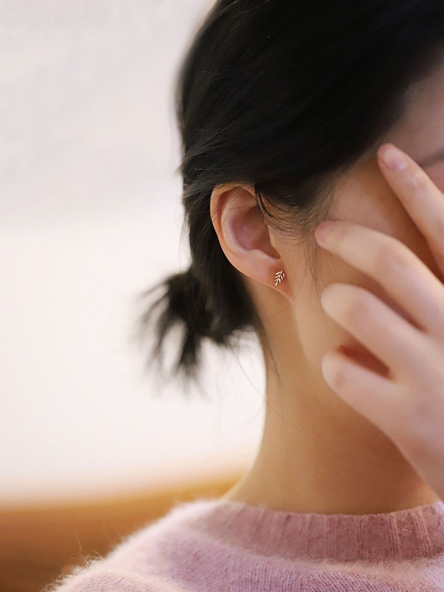 18k Gold Minimalist Faceted Leaf Stud Earrings-Tiny Sterling Silver Leaf Earrings-Dainty Leaf Studs- Delicate Leaf Earrings- Gift For Her