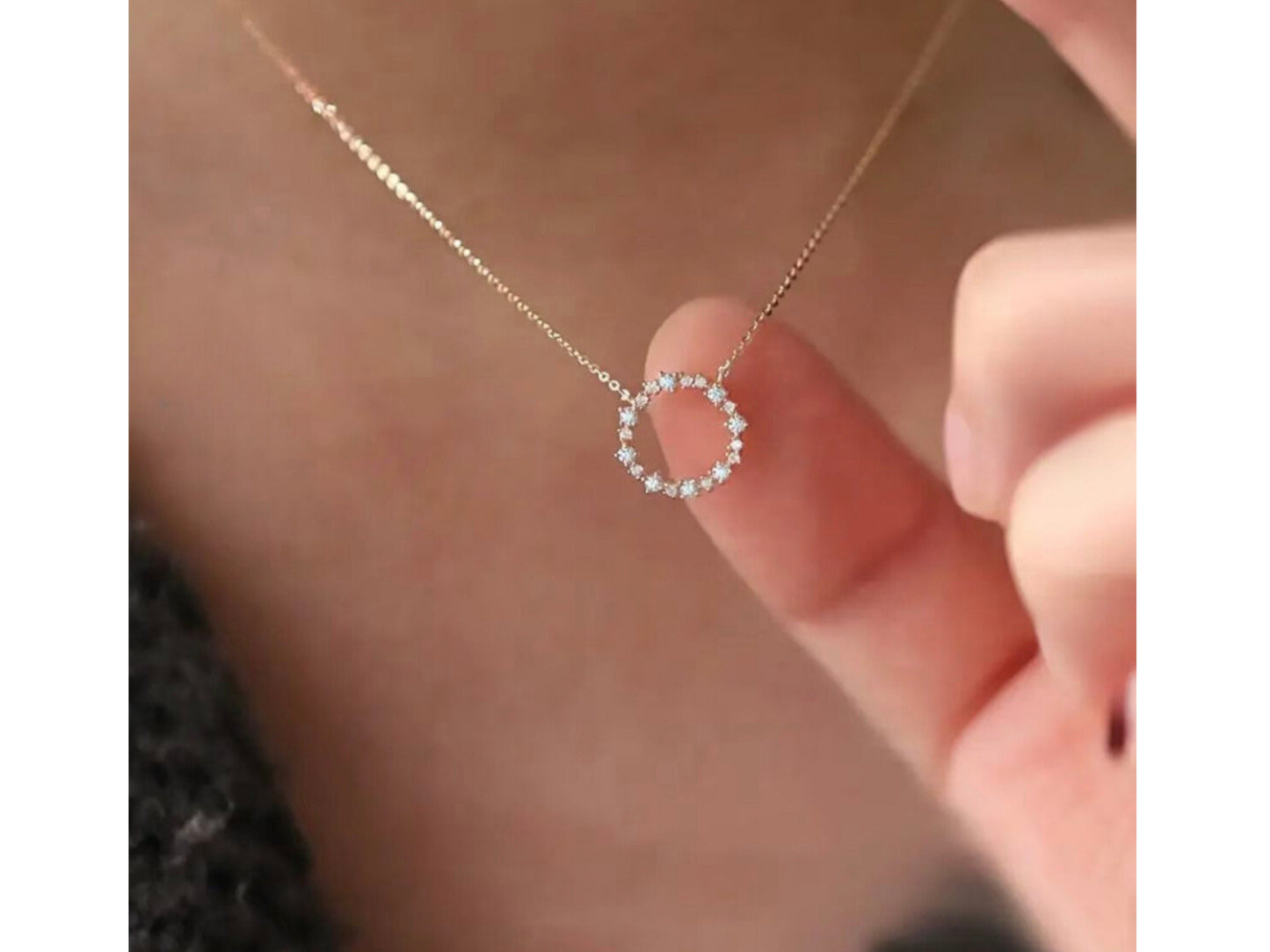 Diamonds Circle Pendent Necklace