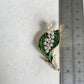 White flower pearl gold pin brooch