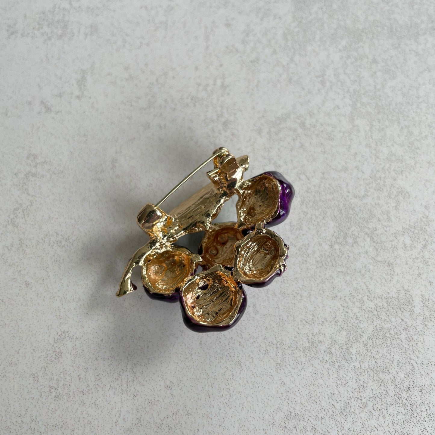 Retro purple enamel blubbery green leaf gold pin brooch • Elegant berry brooch • Playful fruits shape brooch • Blubbery jewellery • Mum Gift