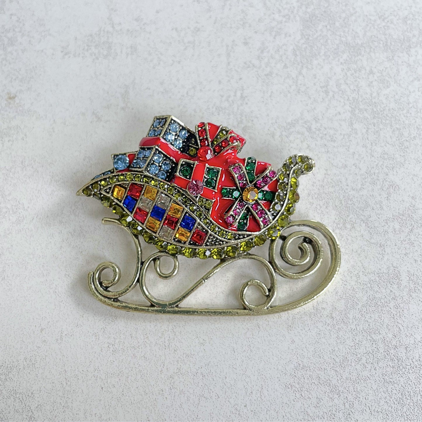 Charming Santa sleigh presents gold pin brooch