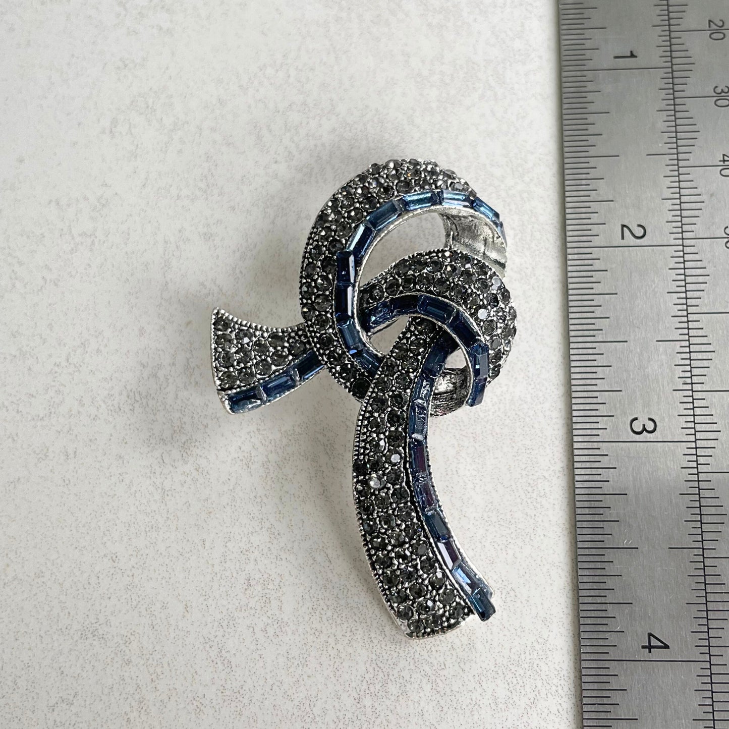 Blue sapphire ribbon bow silver pin brooch