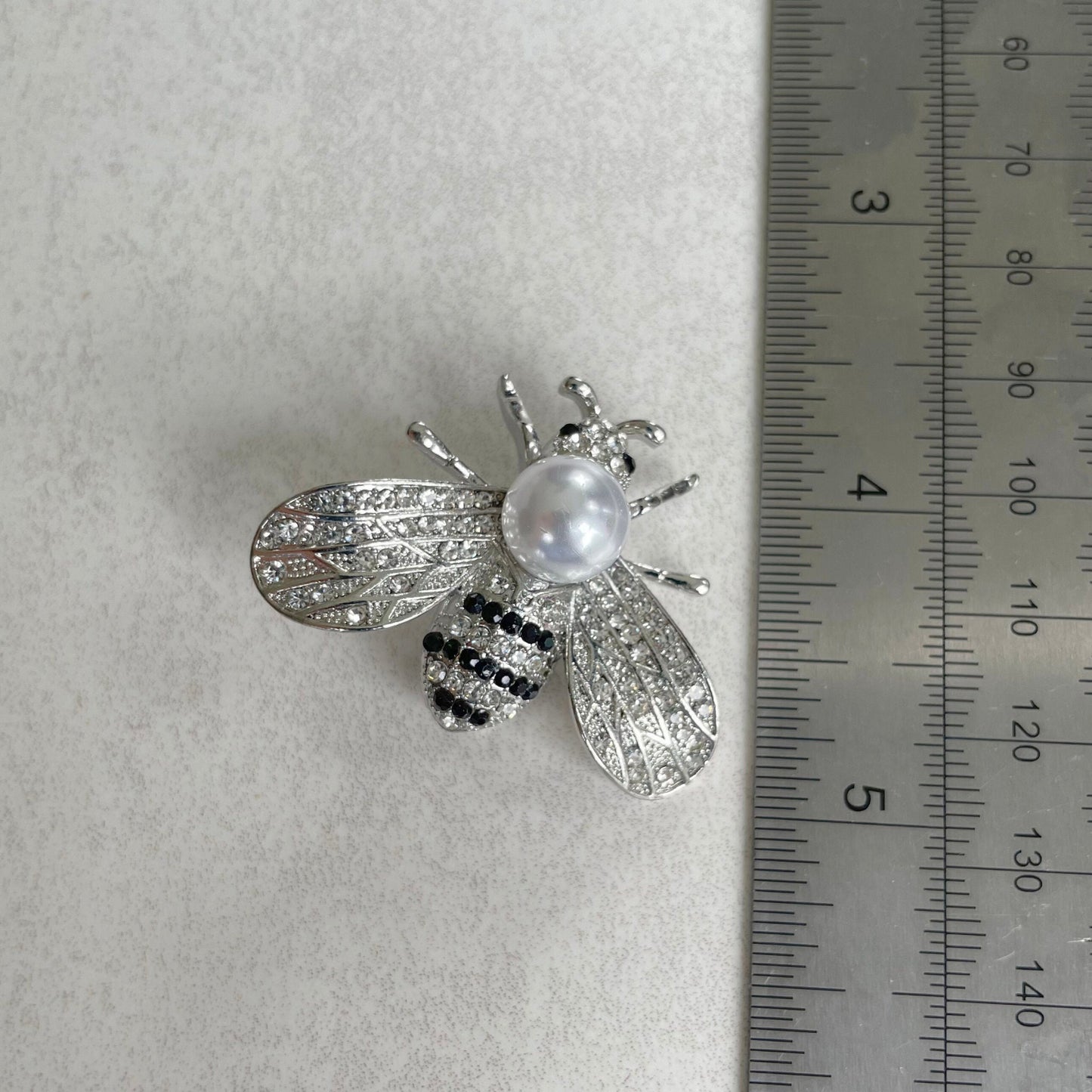 Vintage style bee pearl silver pin brooch