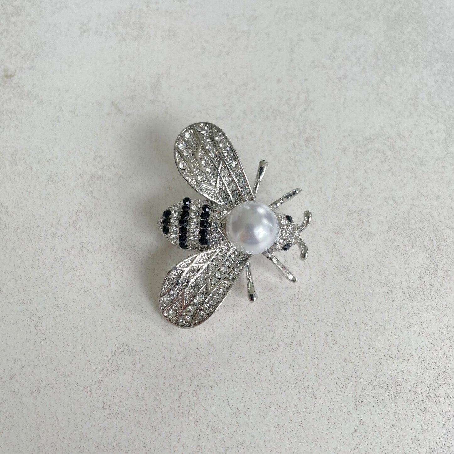 Vintage style bee pearl silver pin brooch