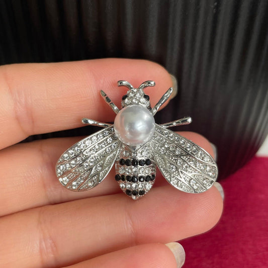 Vintage style bee pearl silver pin brooch