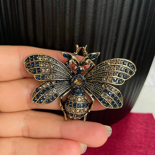 Vintage style larger bee gold pin brooch