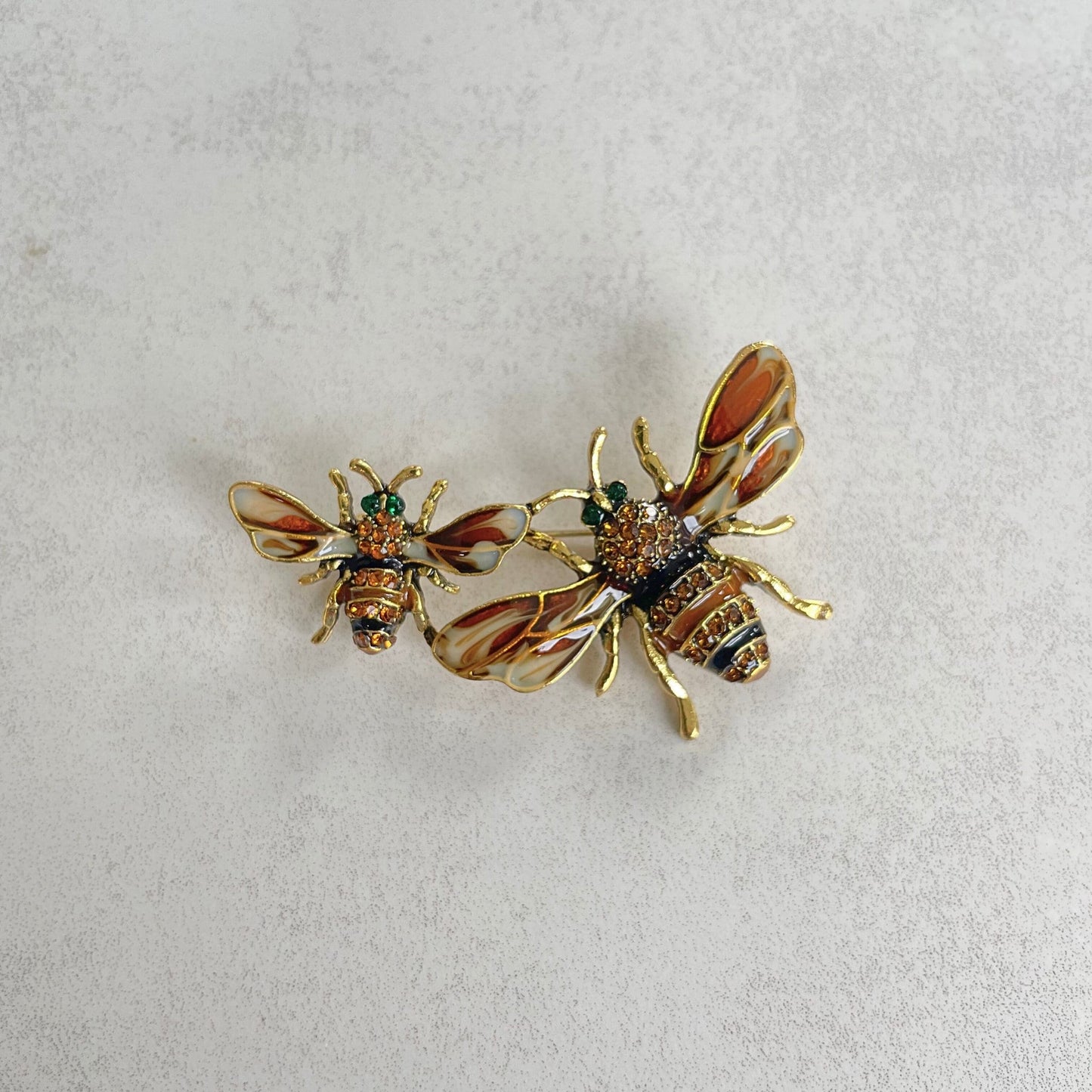 Double bee gold pin brooch