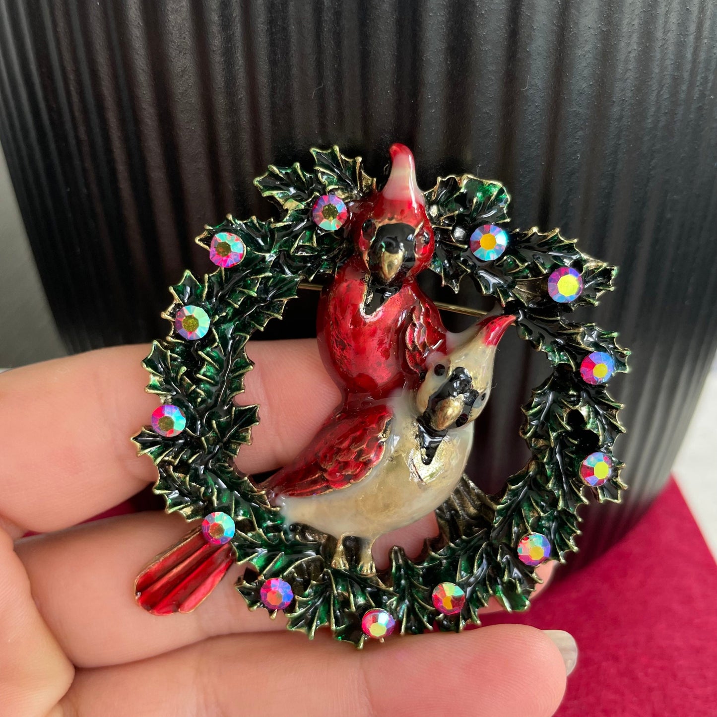 Charming parrot wreath gold pin brooch