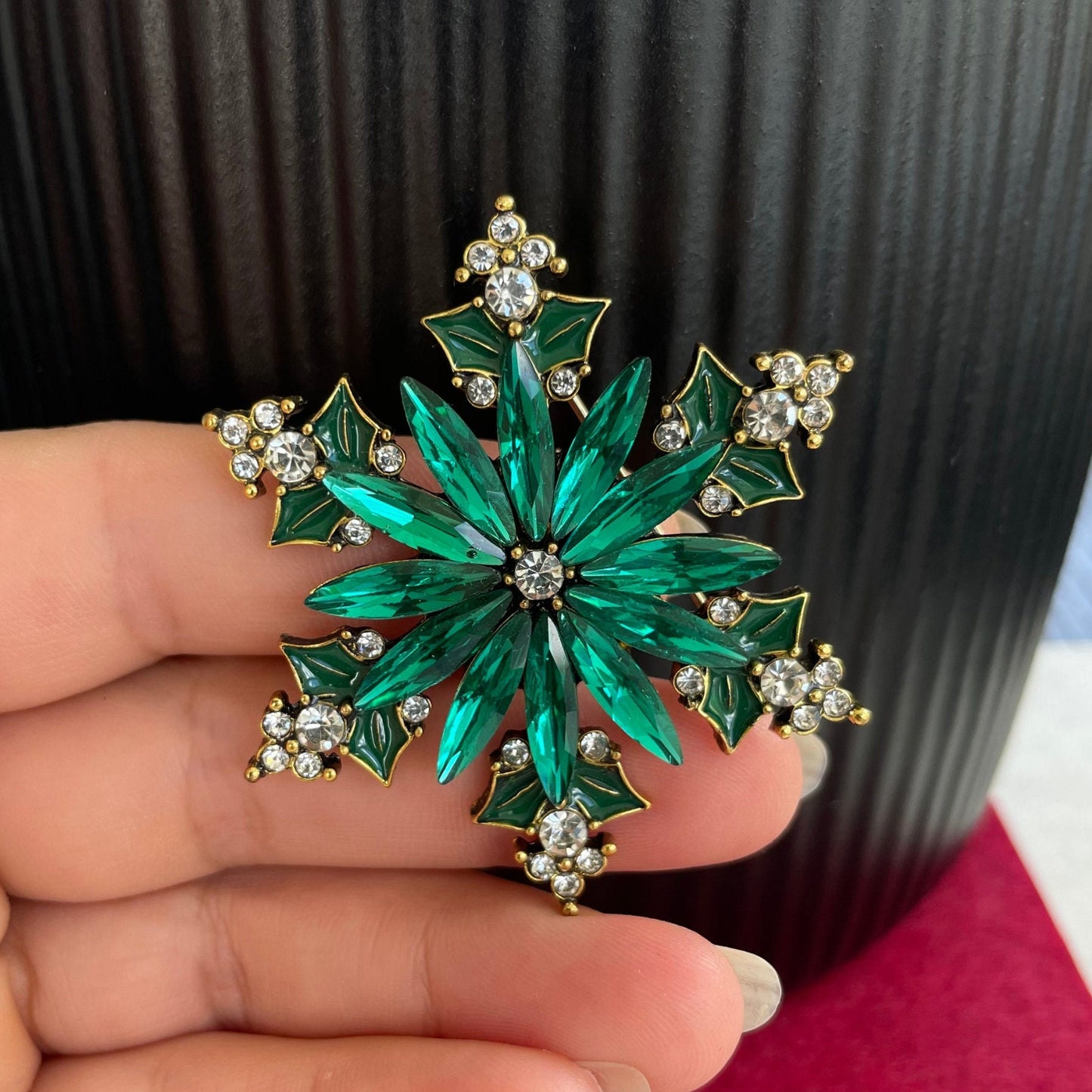 Green emerald crystal snowflake gold pin brooch