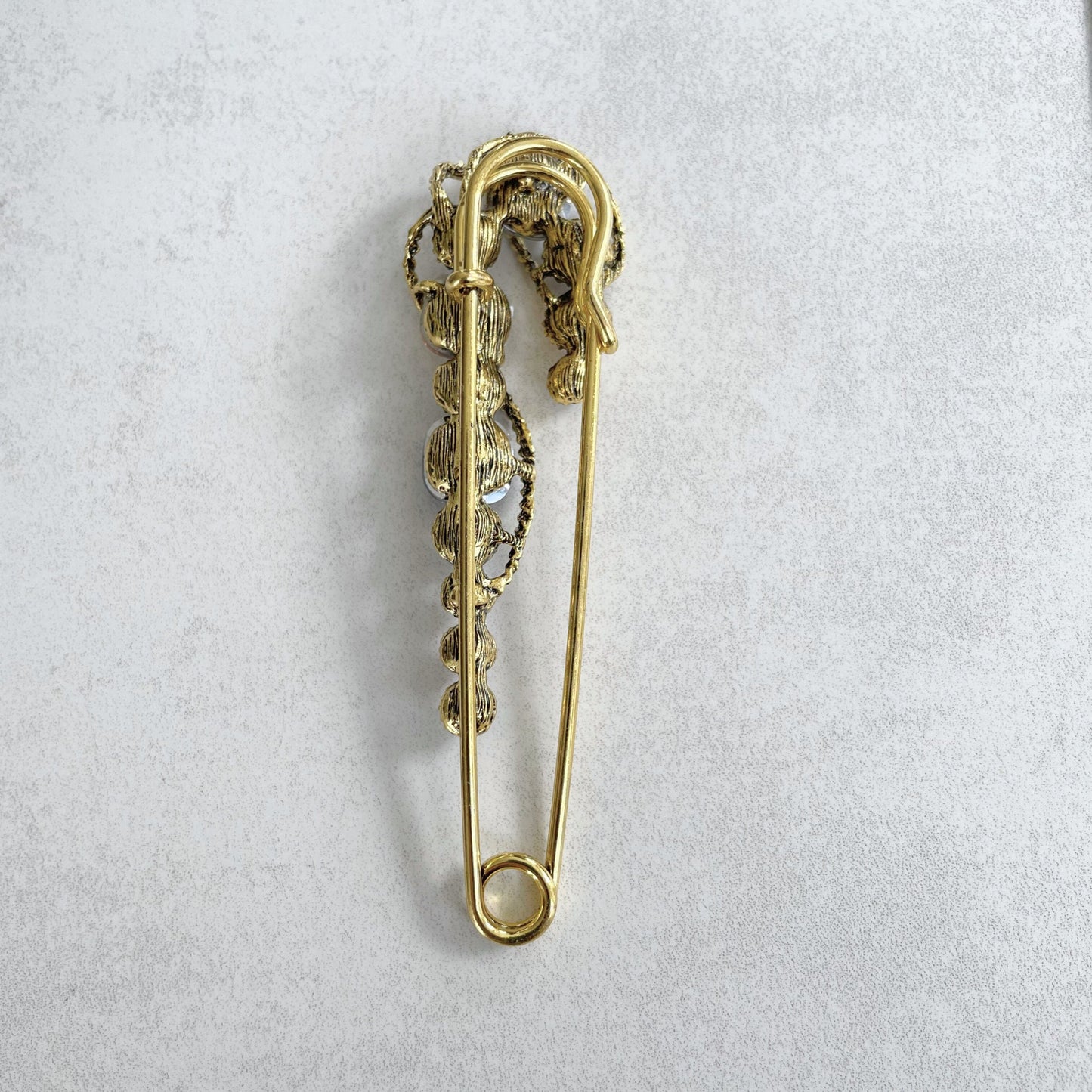 Vintage style blue sapphire safety pin gold brooch