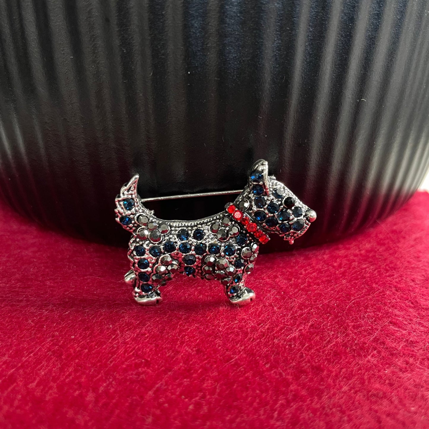 Charming little West terrier dog sapphire silver pin brooch