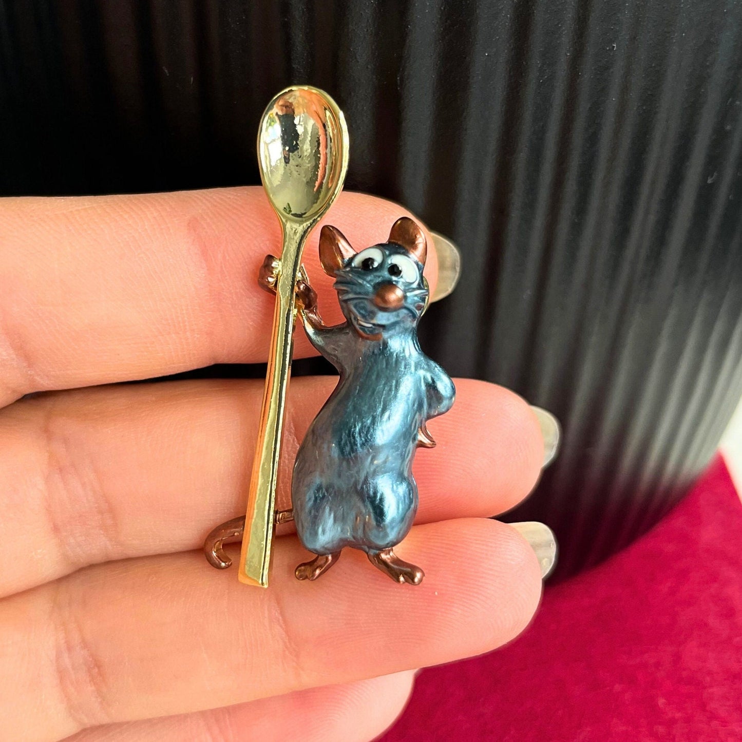 Charming little chef mouse gold pin brooch