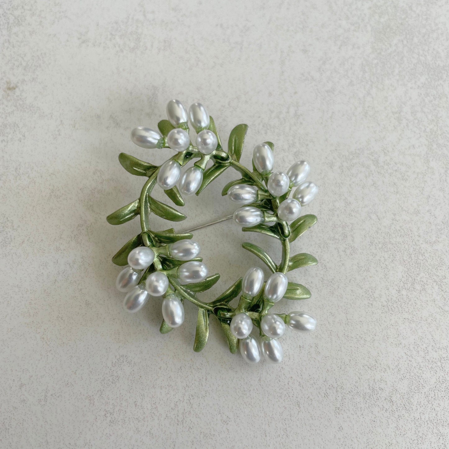 Delicate tree branch green leaf wreath flower pearls pin brooch