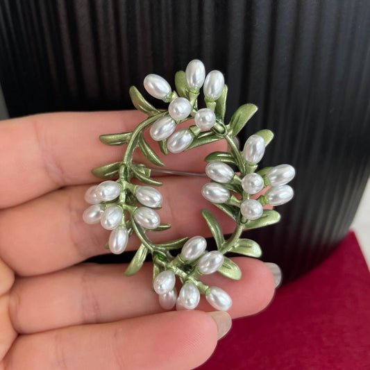 Delicate tree branch green leaf wreath flower pearls pin brooch