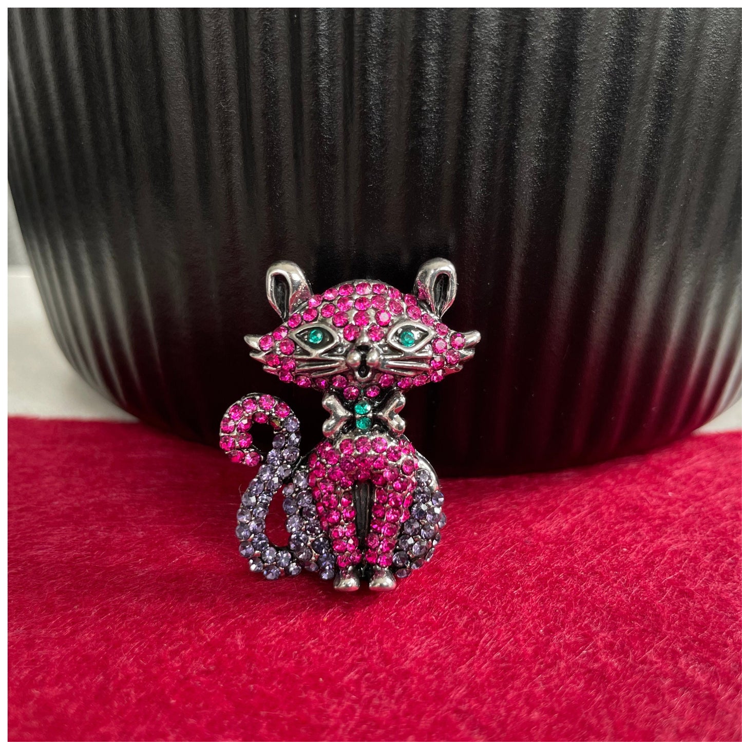 Charming pink crystal cat silver pin brooch