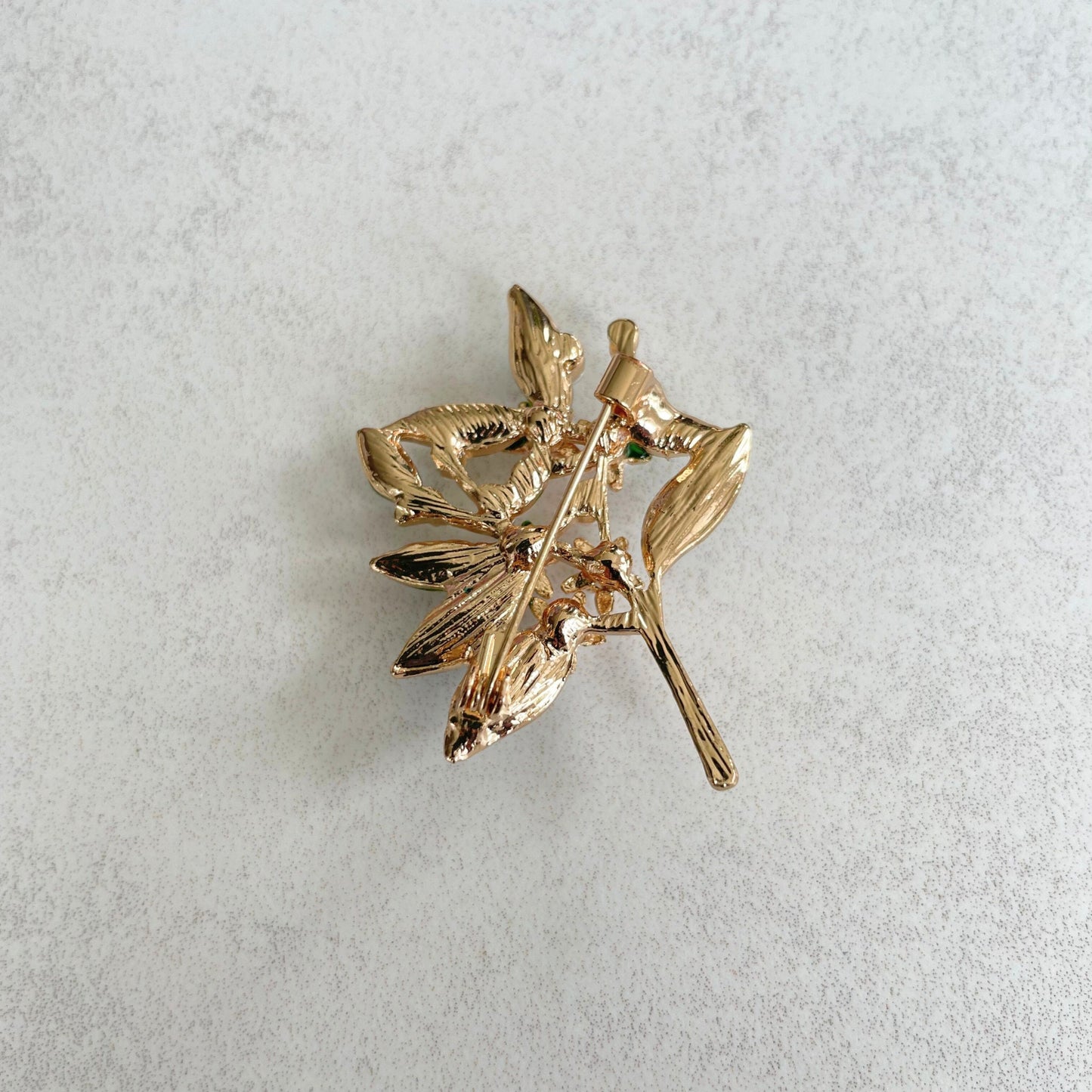 Delicate white flower pearls tree branch gold pin brooch