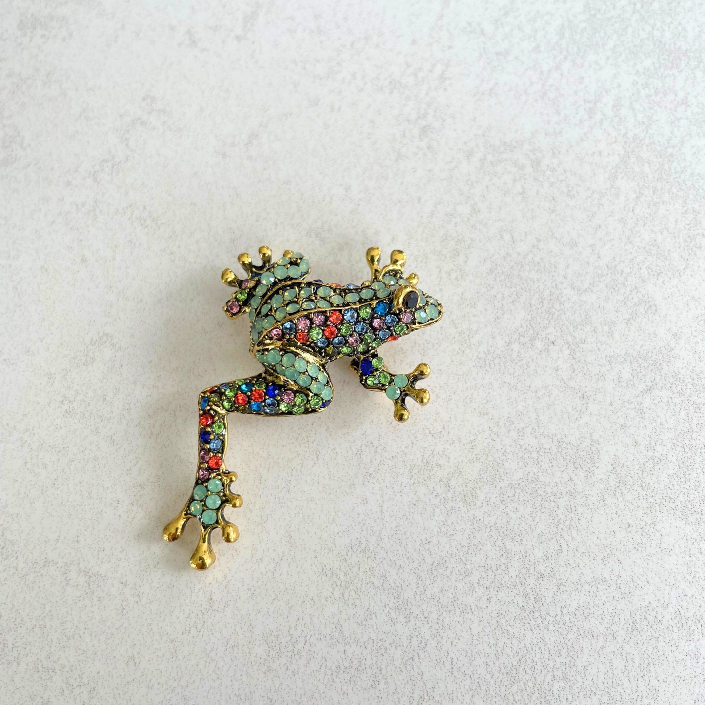 Charming turquoise frog gold pin brooch