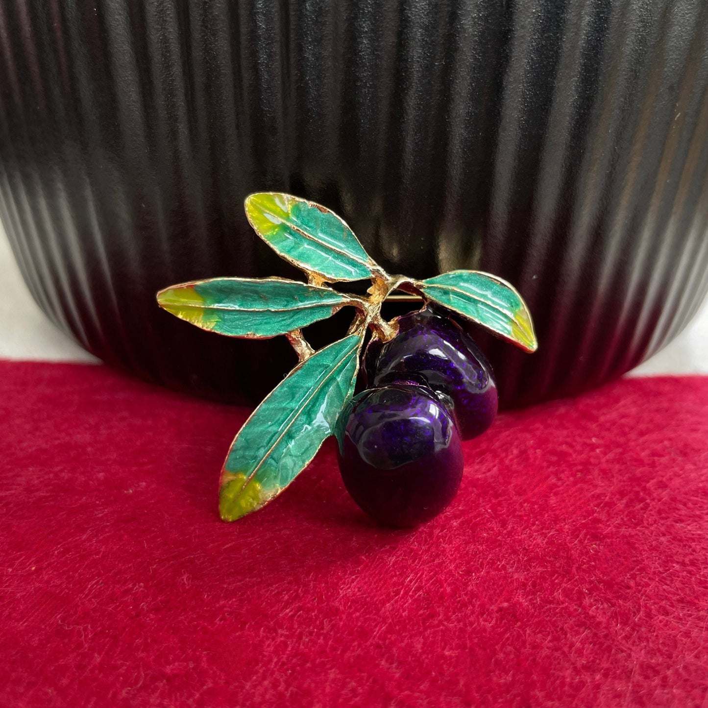 Retro purple olives green leaf gold pin brooch