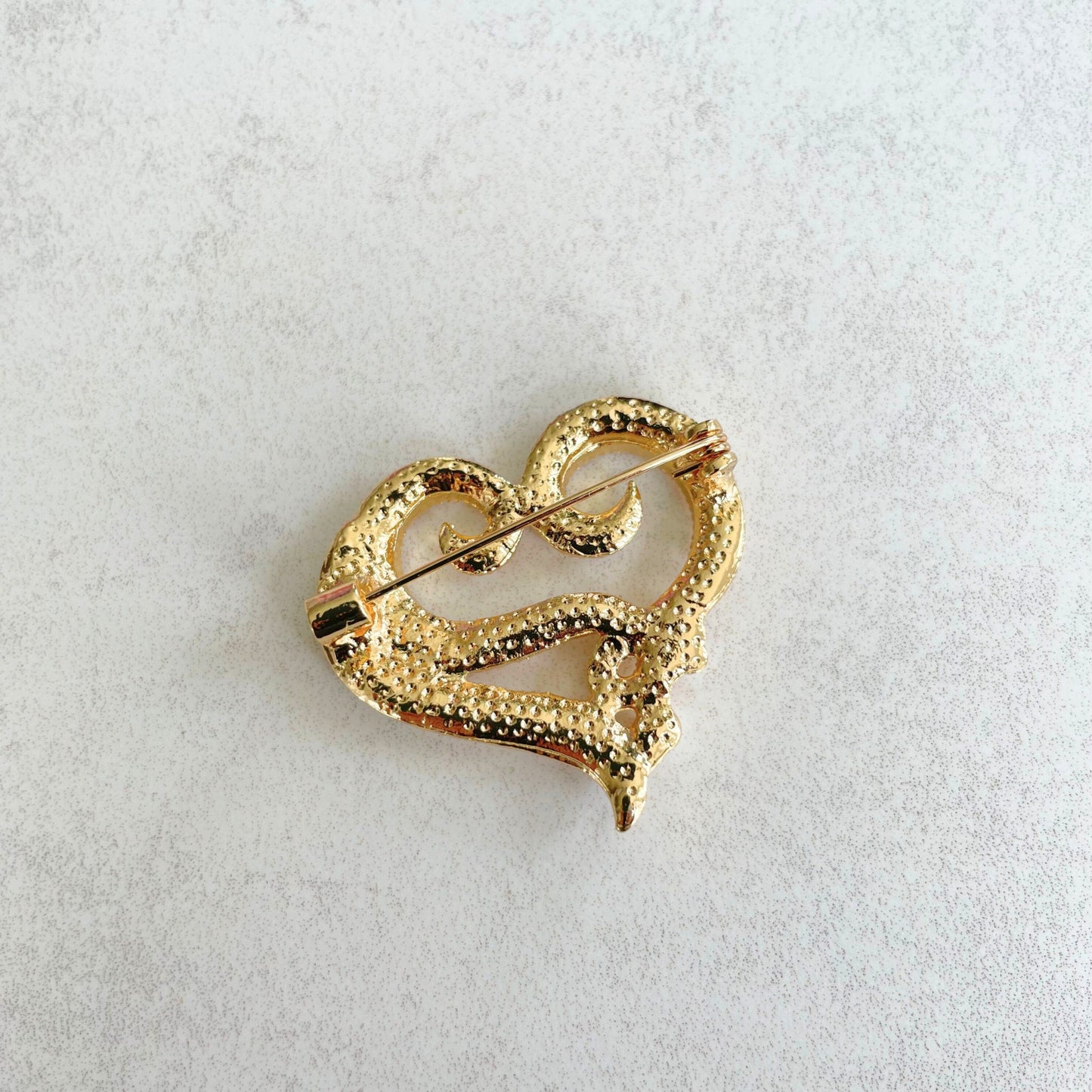 Elegant pearls gold heart brooch pin