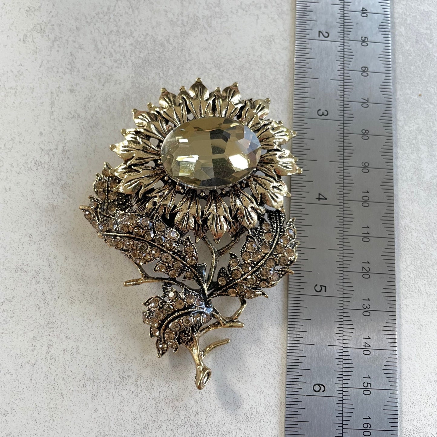 Vintage style champagne crystal large sunflower flower gold pin brooch