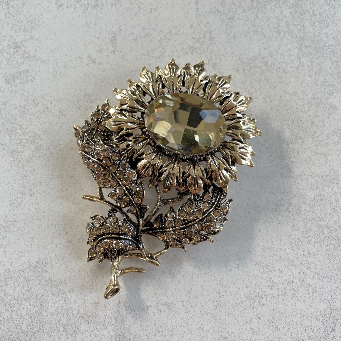 Vintage style champagne crystal large sunflower flower gold pin brooch