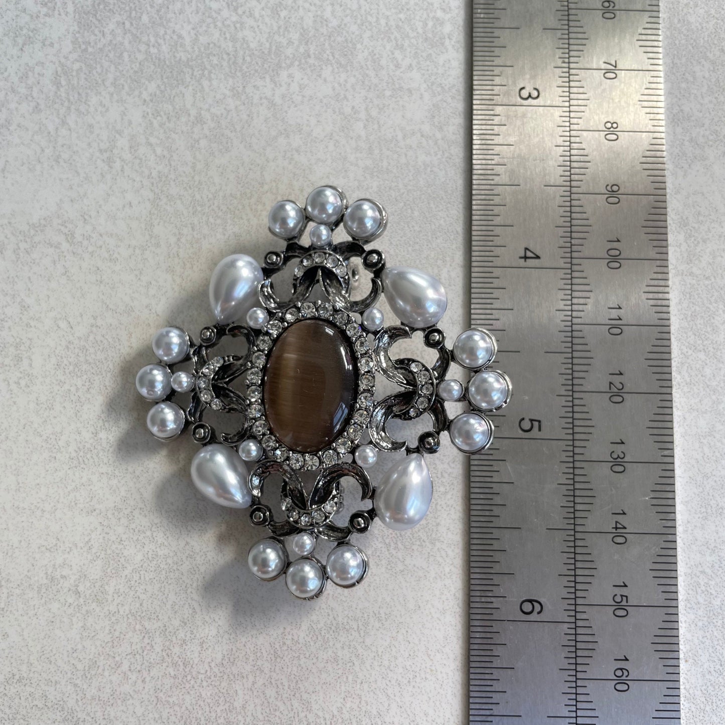 Vintage style pearl silver pin brooch