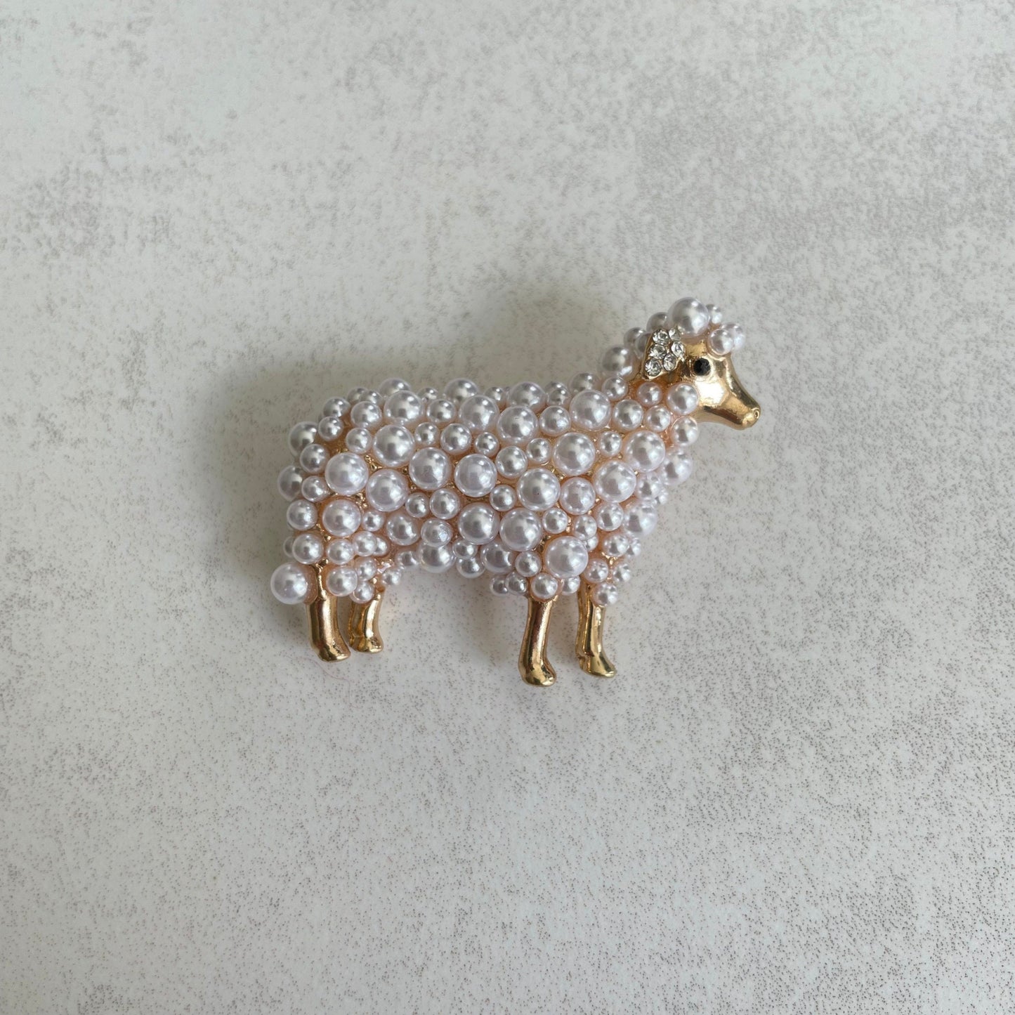 Cute Sheep pearls gold pin brooch