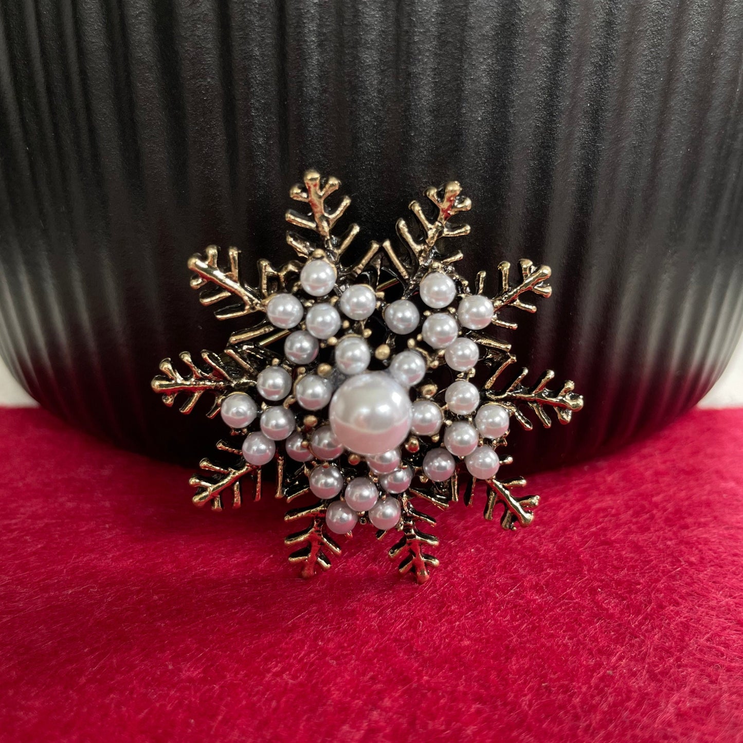 Vintage style snowflake pearl gold pin brooch  • Retro snowflake brooch pin • Elegant white pearls flower gold brooch • Gift for mum