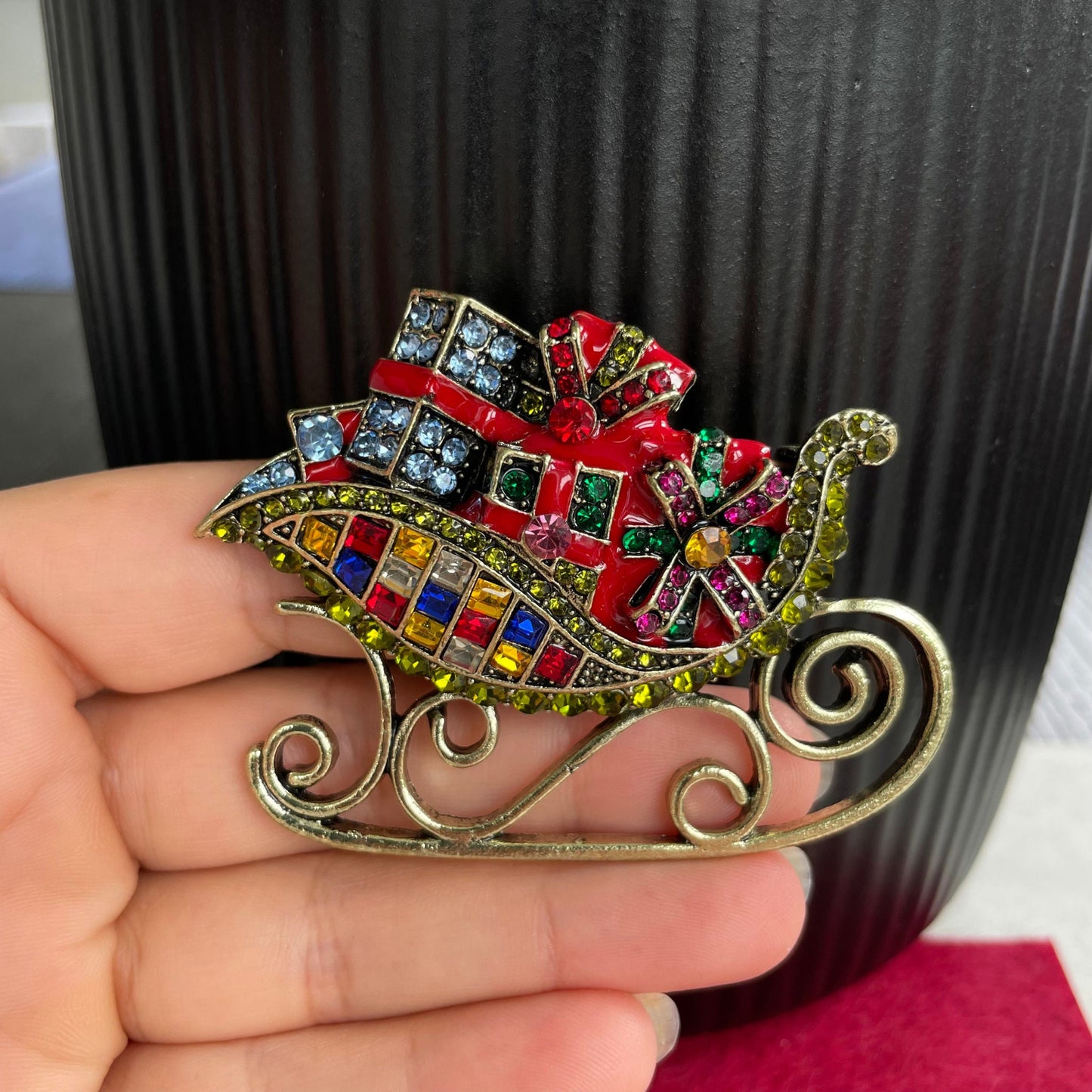 Charming Santa sleigh presents gold pin brooch